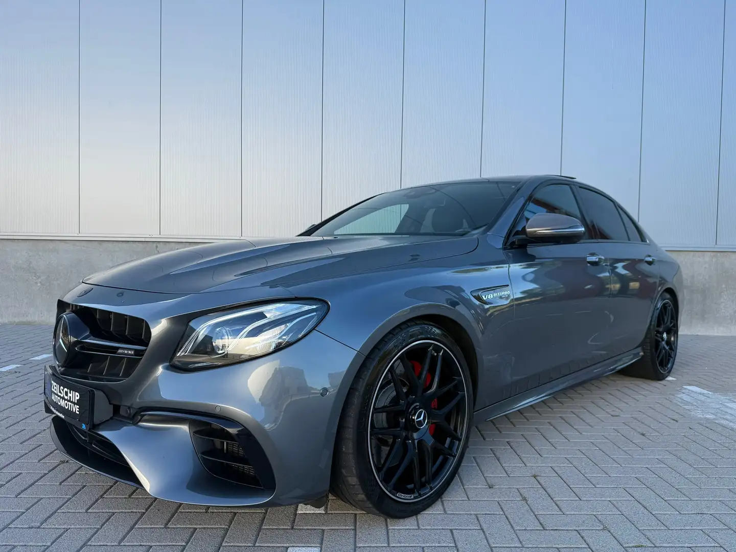 Mercedes-Benz E 63 AMG S 4 MATIC 612 PK |Camera|Keyless|MB GARANTIE|Pano| Grijs - 1