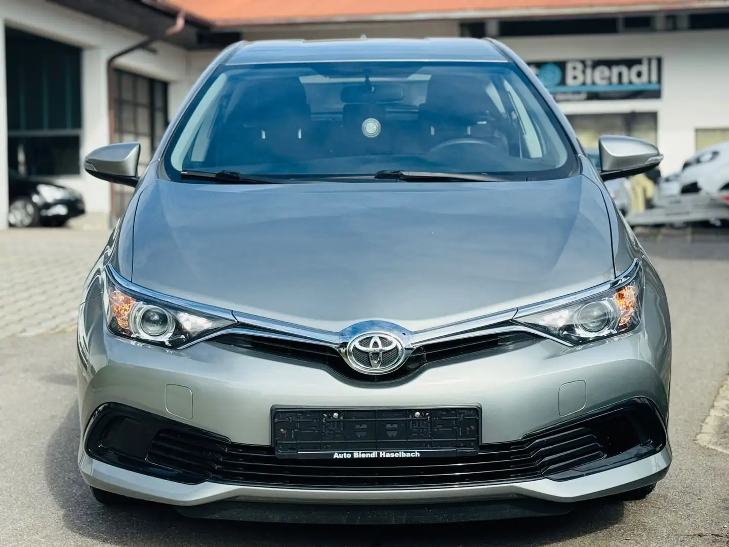Toyota Auris Cool Facelift 2. Hand Grau - 2