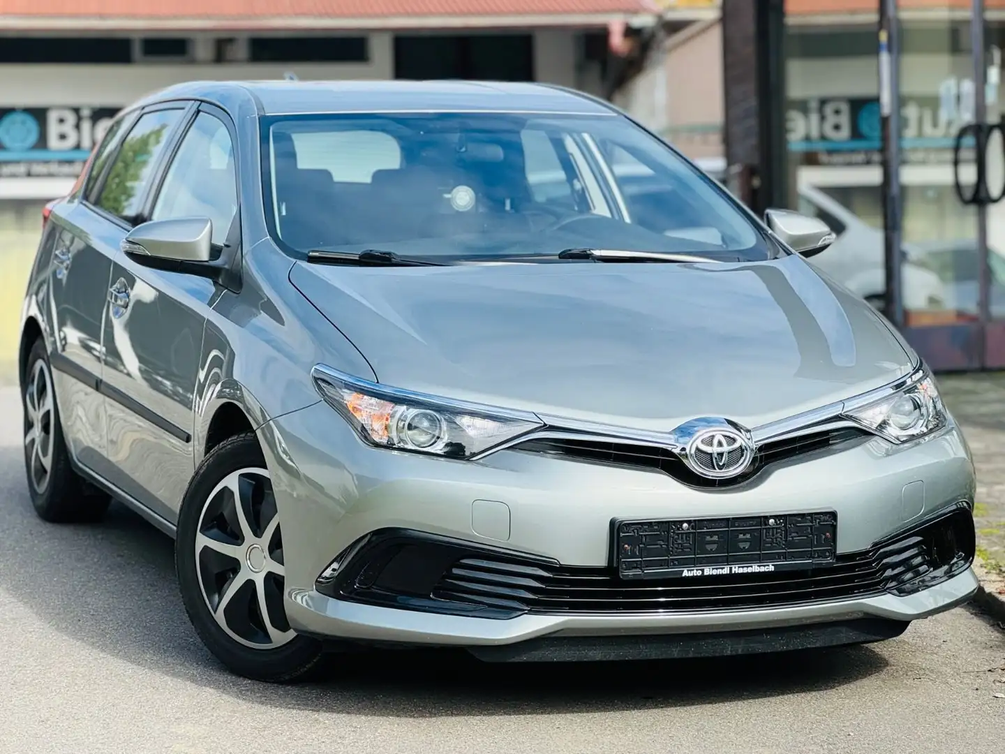 Toyota Auris Cool Facelift 2. Hand Grau - 1