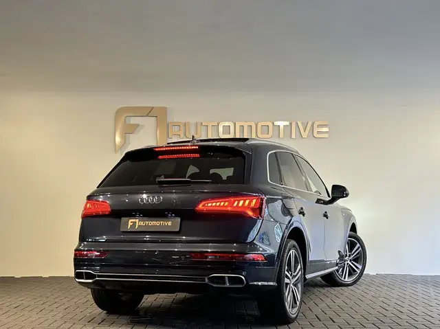 Audi Q5 view 4