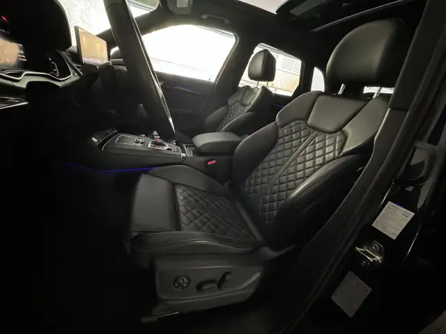 Audi Q5 view 10