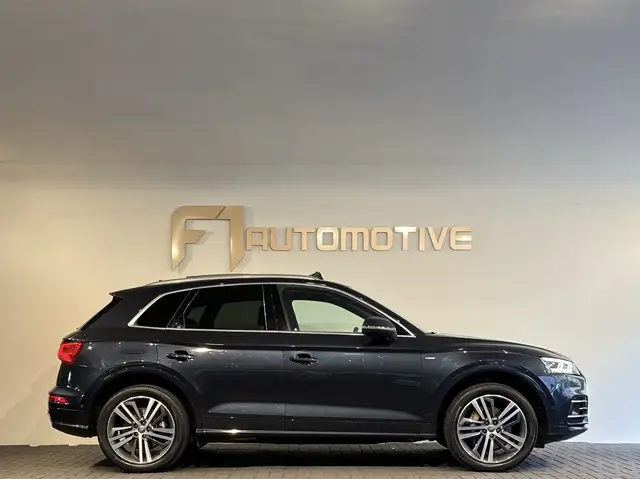 Audi Q5 view 8