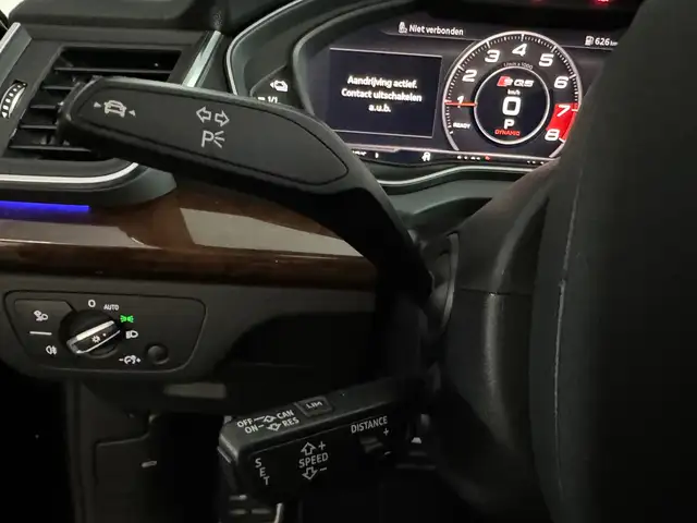Audi Q5 view 12