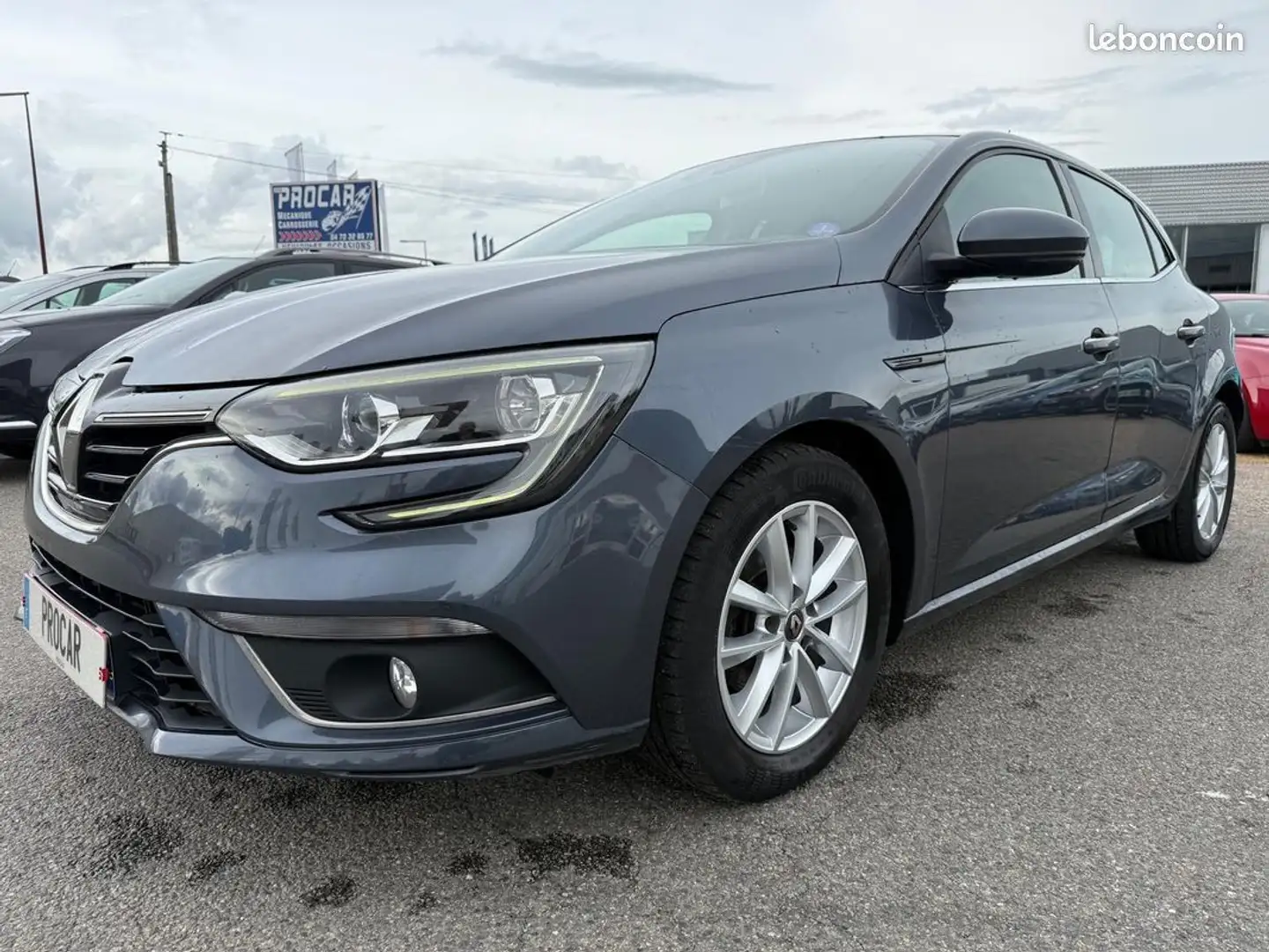 Renault Megane TCE 130 ENERGY ZEN 1ère MAIN Blau - 1