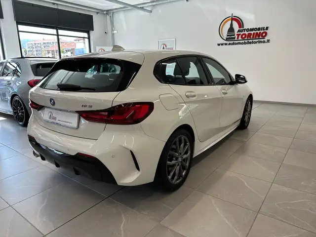 BMW 1 Series view 4