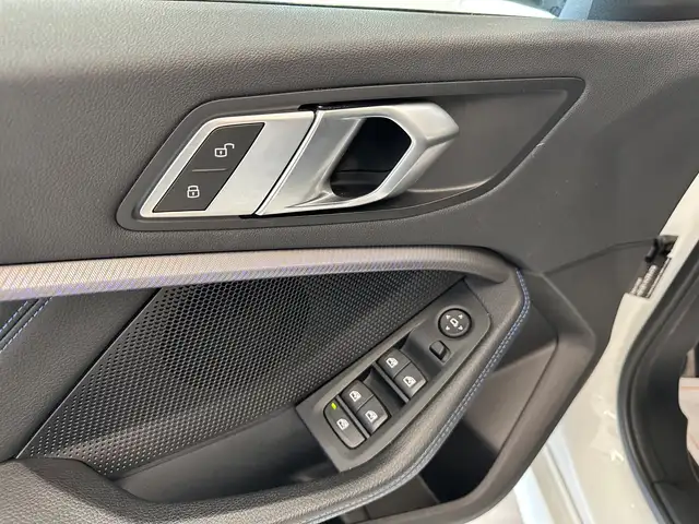 BMW 1 Series view 10