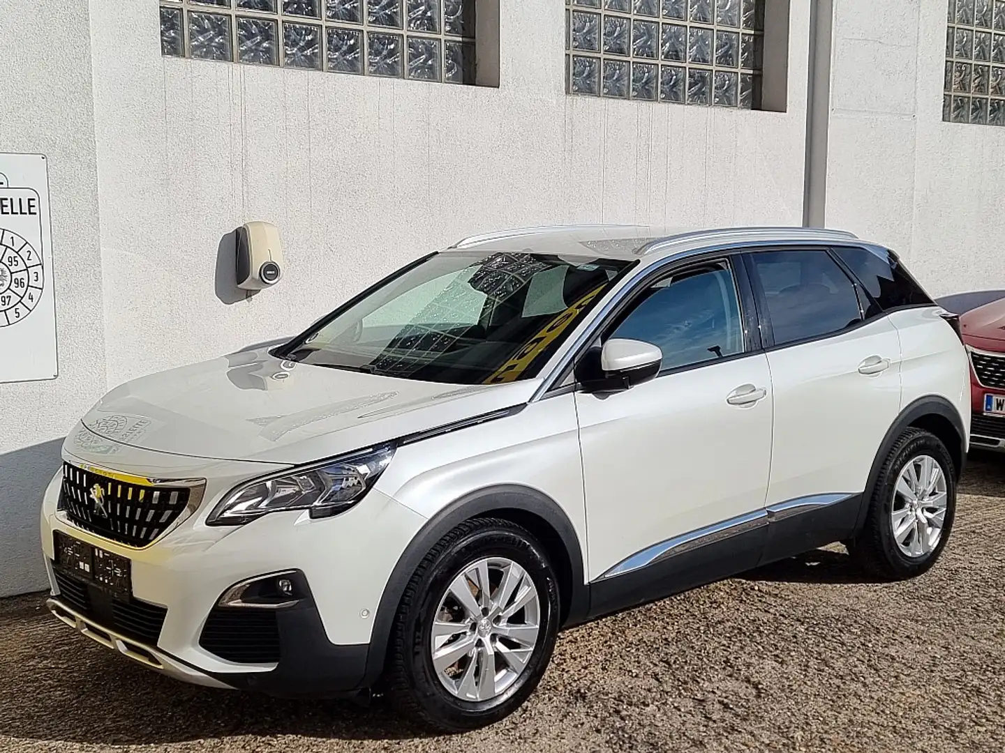 Peugeot 3008 1,6 BlueHDi 120 S&S 6-Gang Allure Weiß - 1