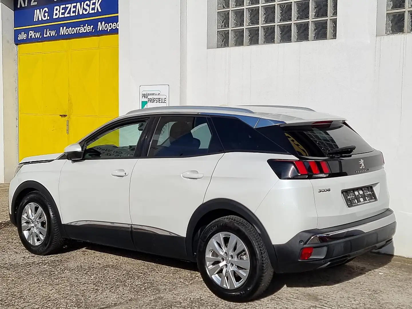 Peugeot 3008 1,6 BlueHDi 120 S&S 6-Gang Allure Weiß - 2