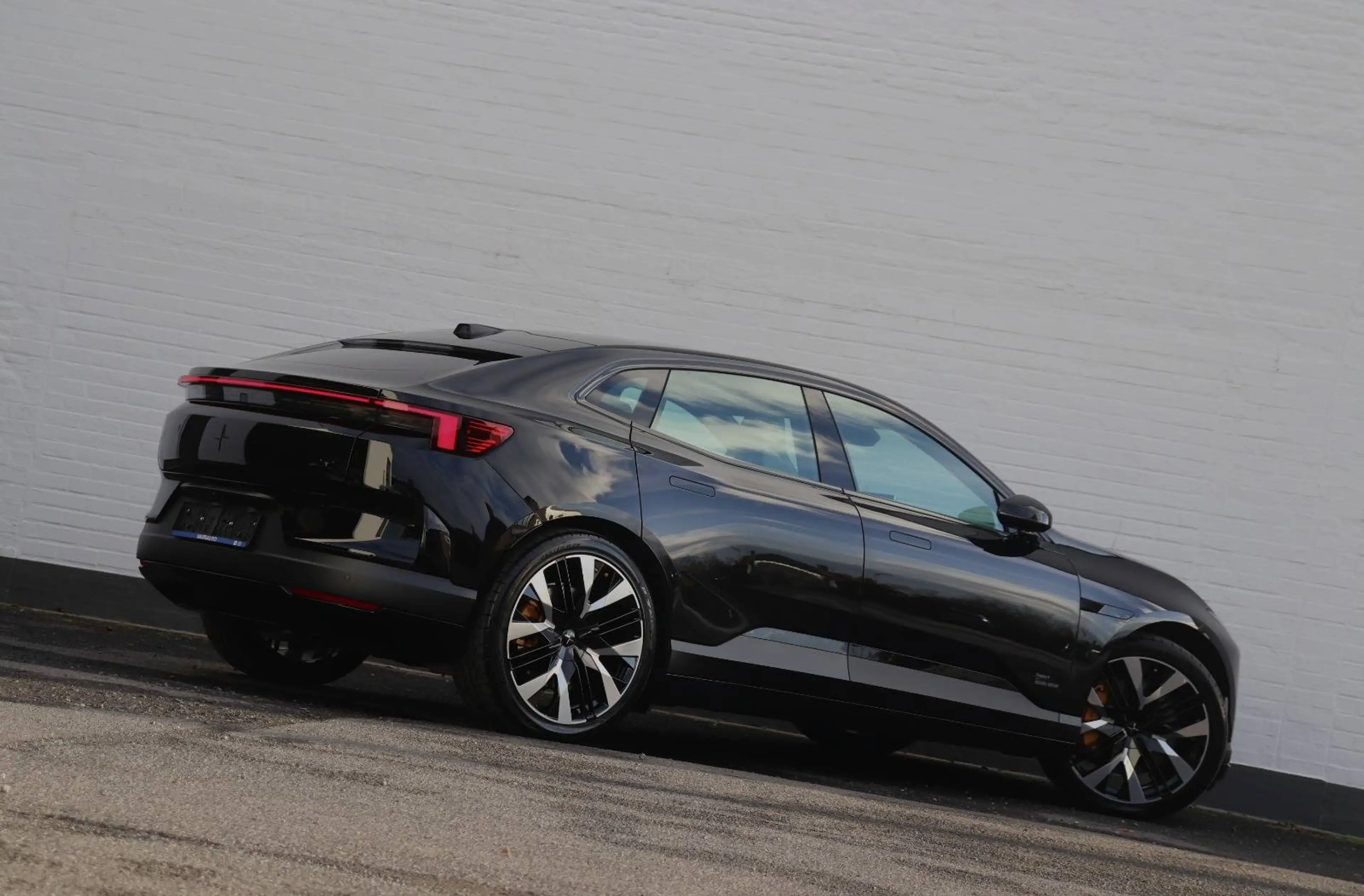 Polestar 4 Performance - Nappa/Elektrochroom/Towbar/SOH = 99% — photo 2