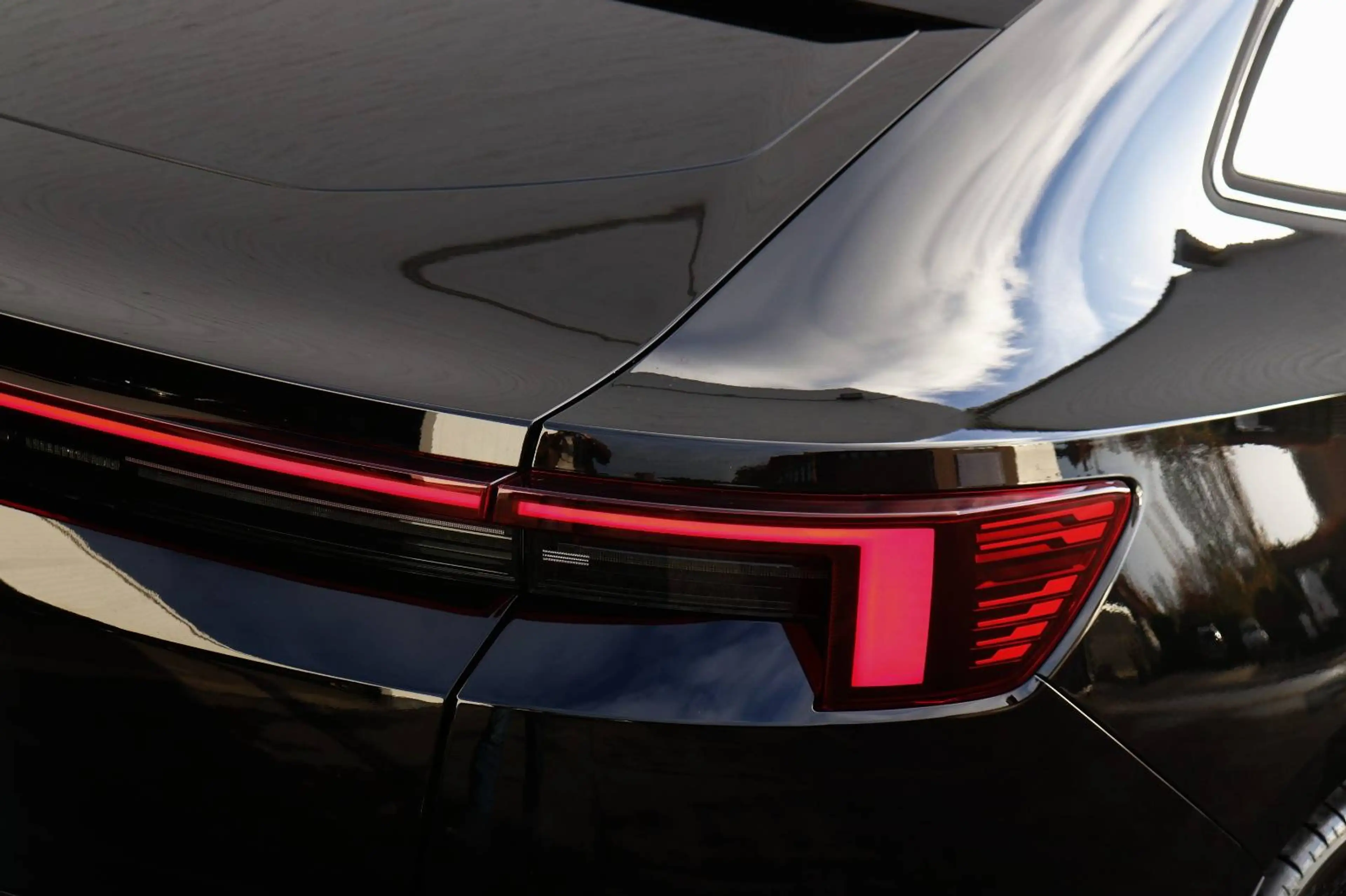 Polestar 4 Performance - Nappa/Elektrochroom/Towbar/SOH = 99% — photo 8
