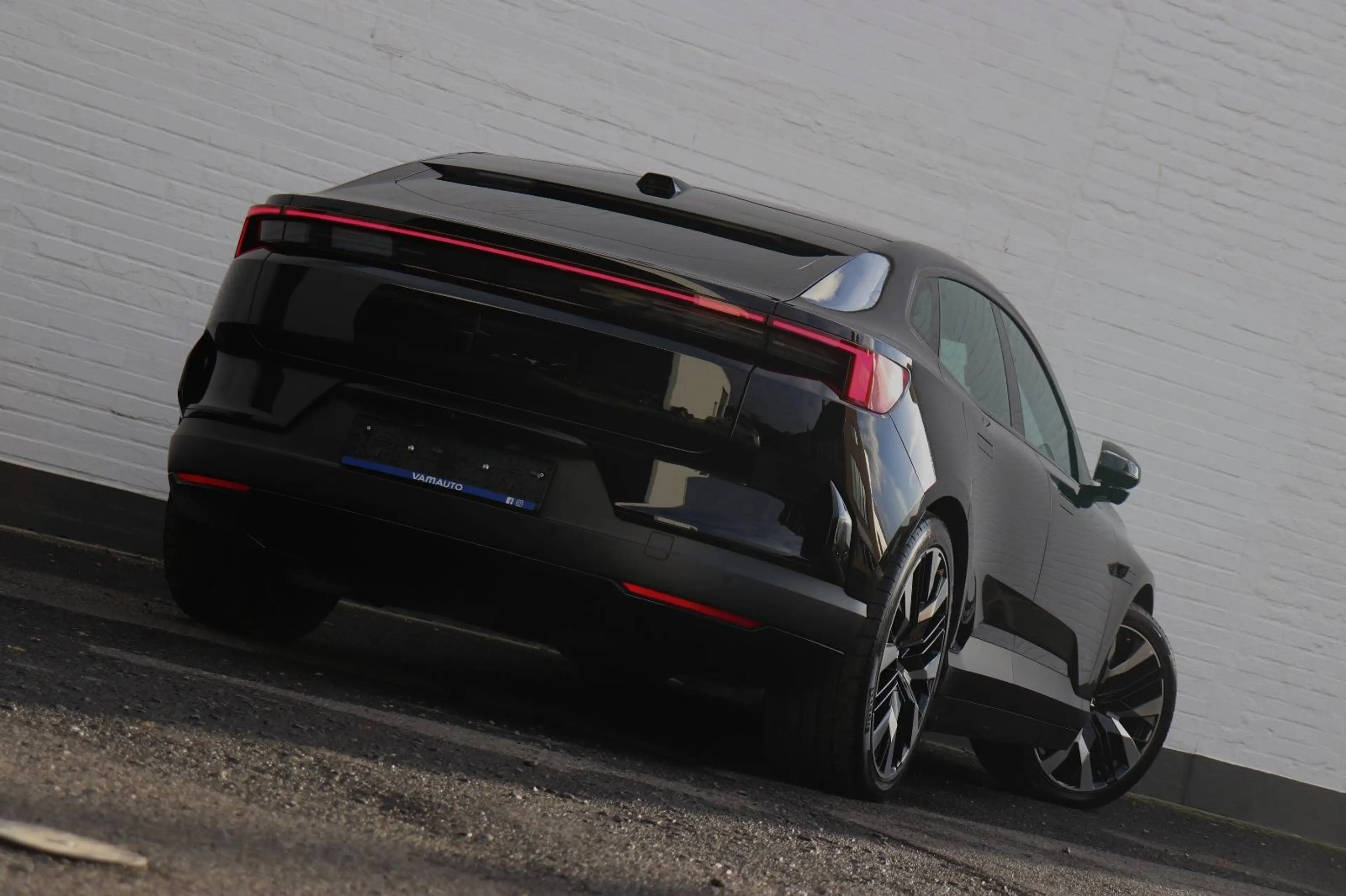 Polestar 4 Performance - Nappa/Elektrochroom/Towbar/SOH = 99% — photo 6