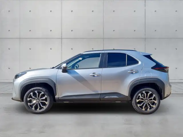 Toyota Yaris Cross view 3