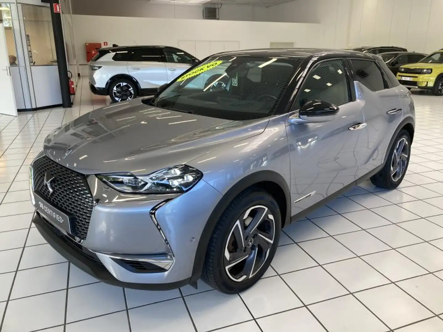 DS Automobiles DS 3 Crossback *** OPERA 155cv *** Grau - 1