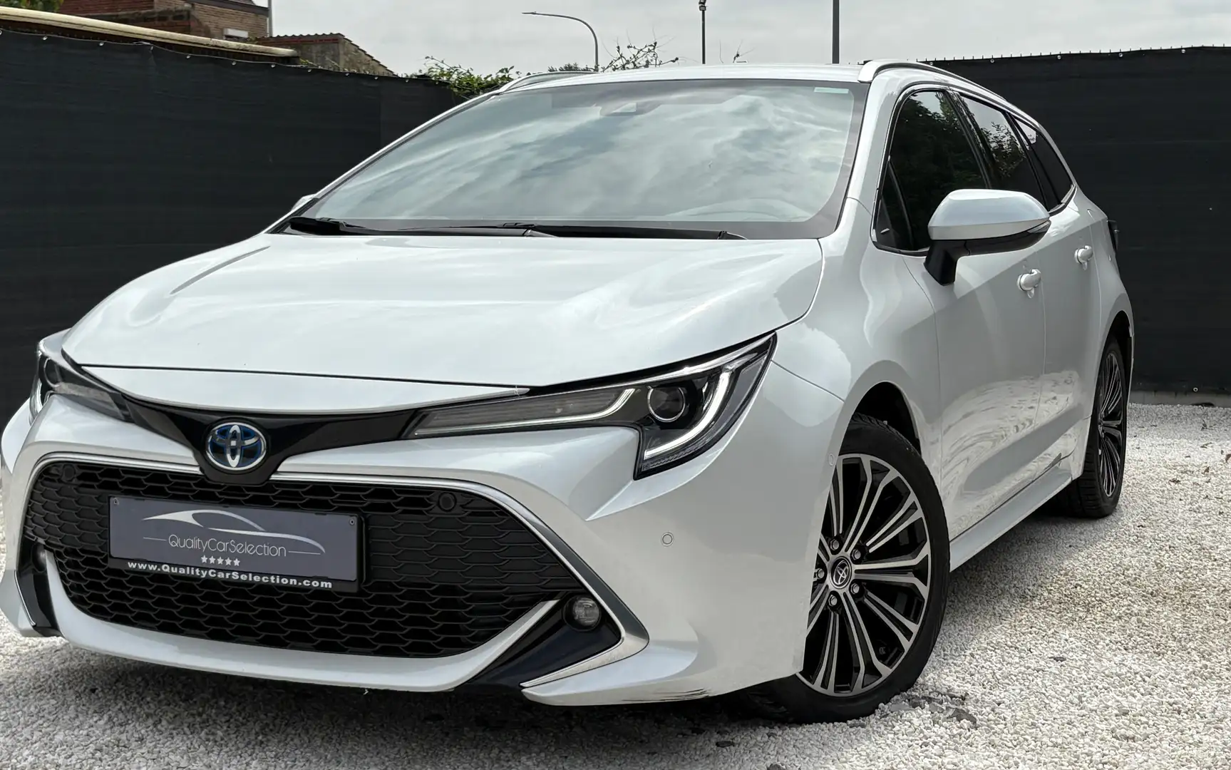 Toyota Corolla TS 1.8 Hybride "PREMIUM-CAMERA-SIEGES CHAUF-17" Blanc - 1