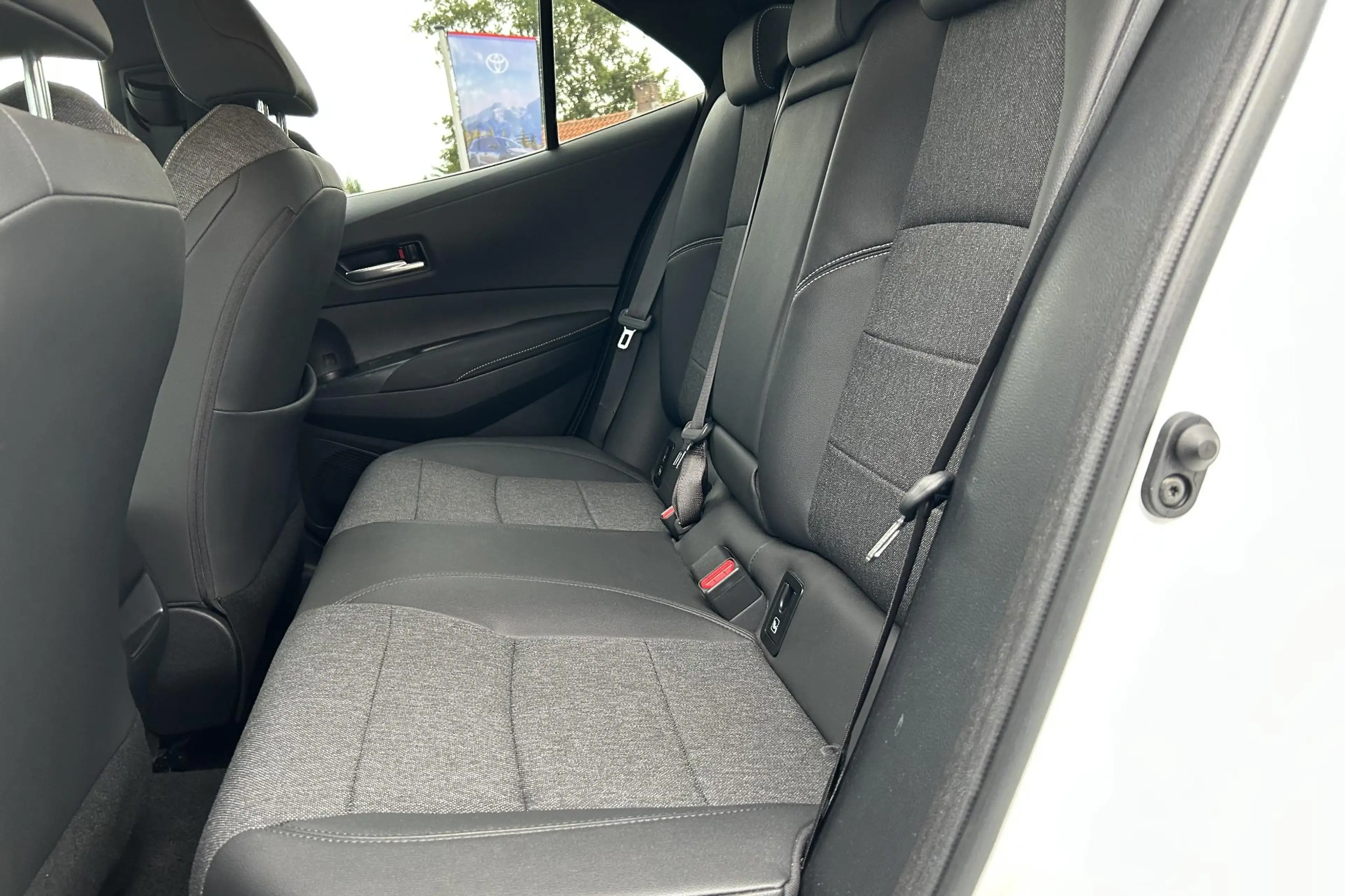 Toyota Corolla 1.8 Hybrid Dynamic, 1e eigenaar! Unieke Kilometers — photo 9