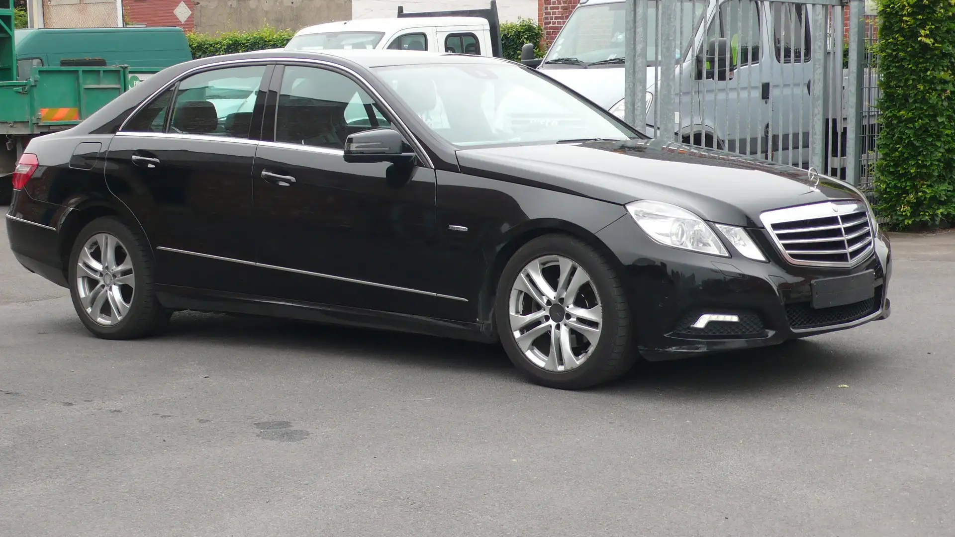 Mercedes-Benz E 220 CDI - avantgarde - automatic - 8100 euro+btw Noir - 1