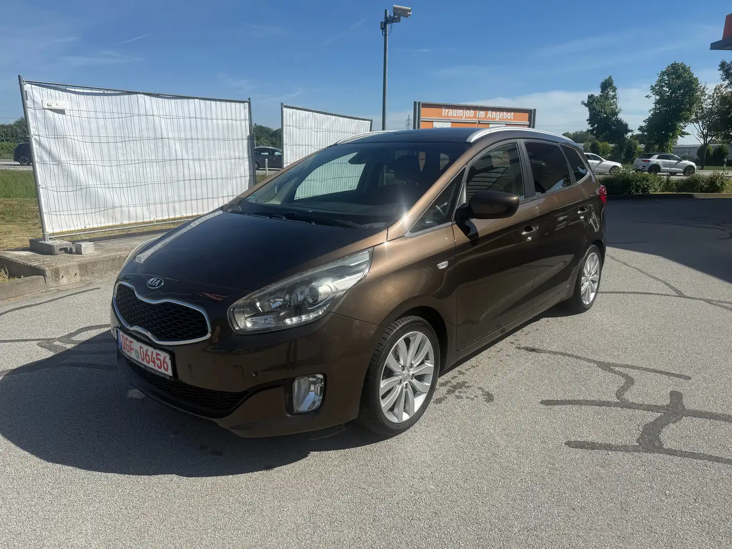 Kia Carens UEFA-4xShz-Pdc-Kamara-Navi-Euro6-Tüv-Au-Kd Neu Braun - 1