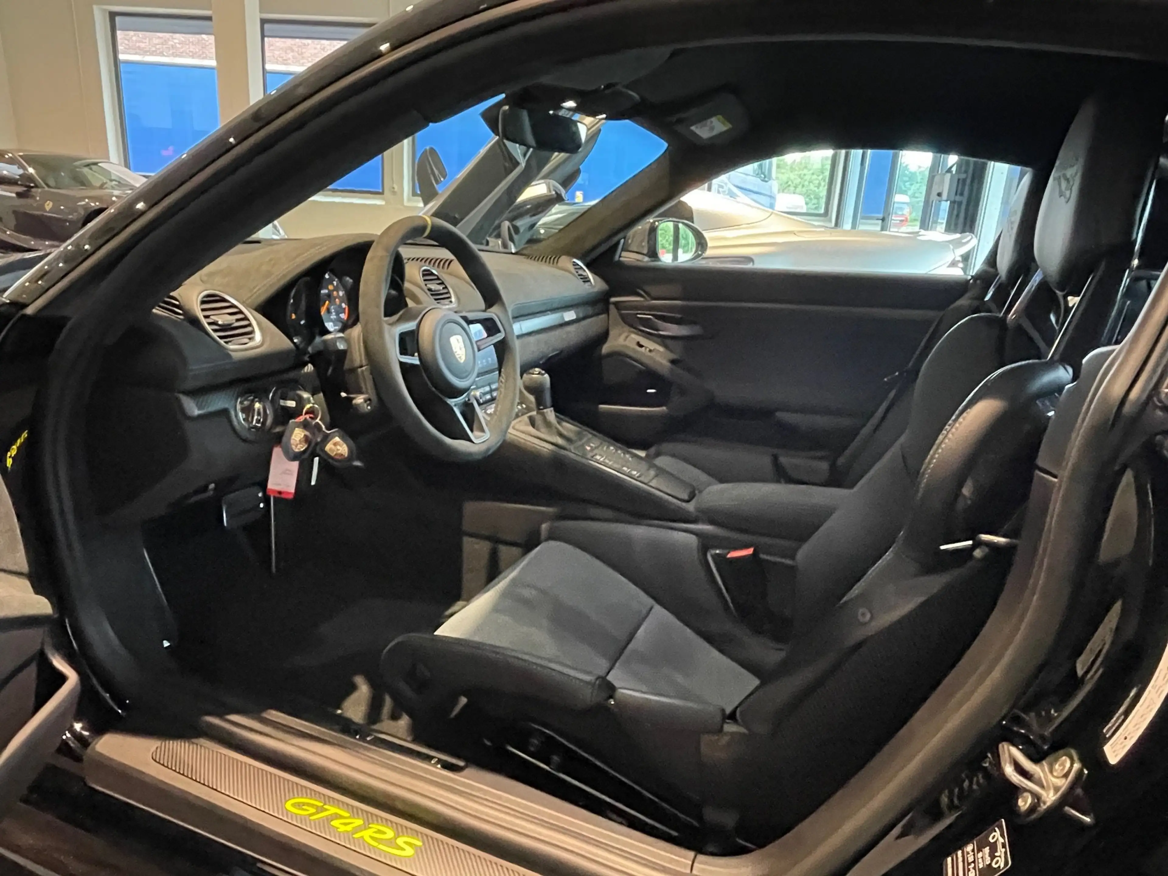 Porsche Cayman 718 Cayman GT4 RS — photo 2
