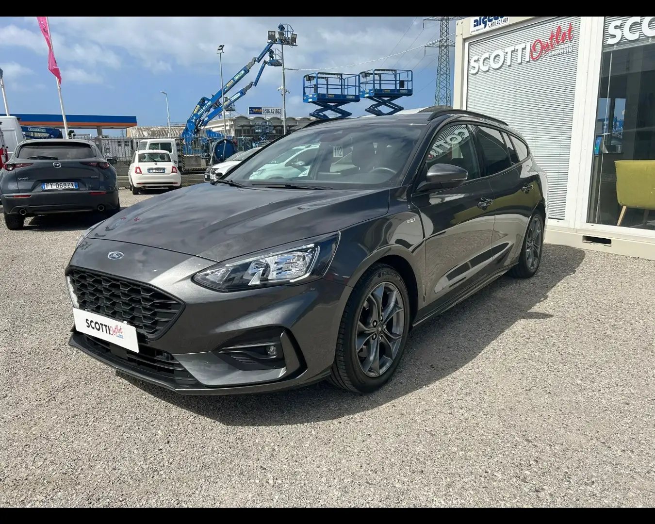 Ford Focus Station Wagon 1.5 EcoBlue ST-Line Gris - 1