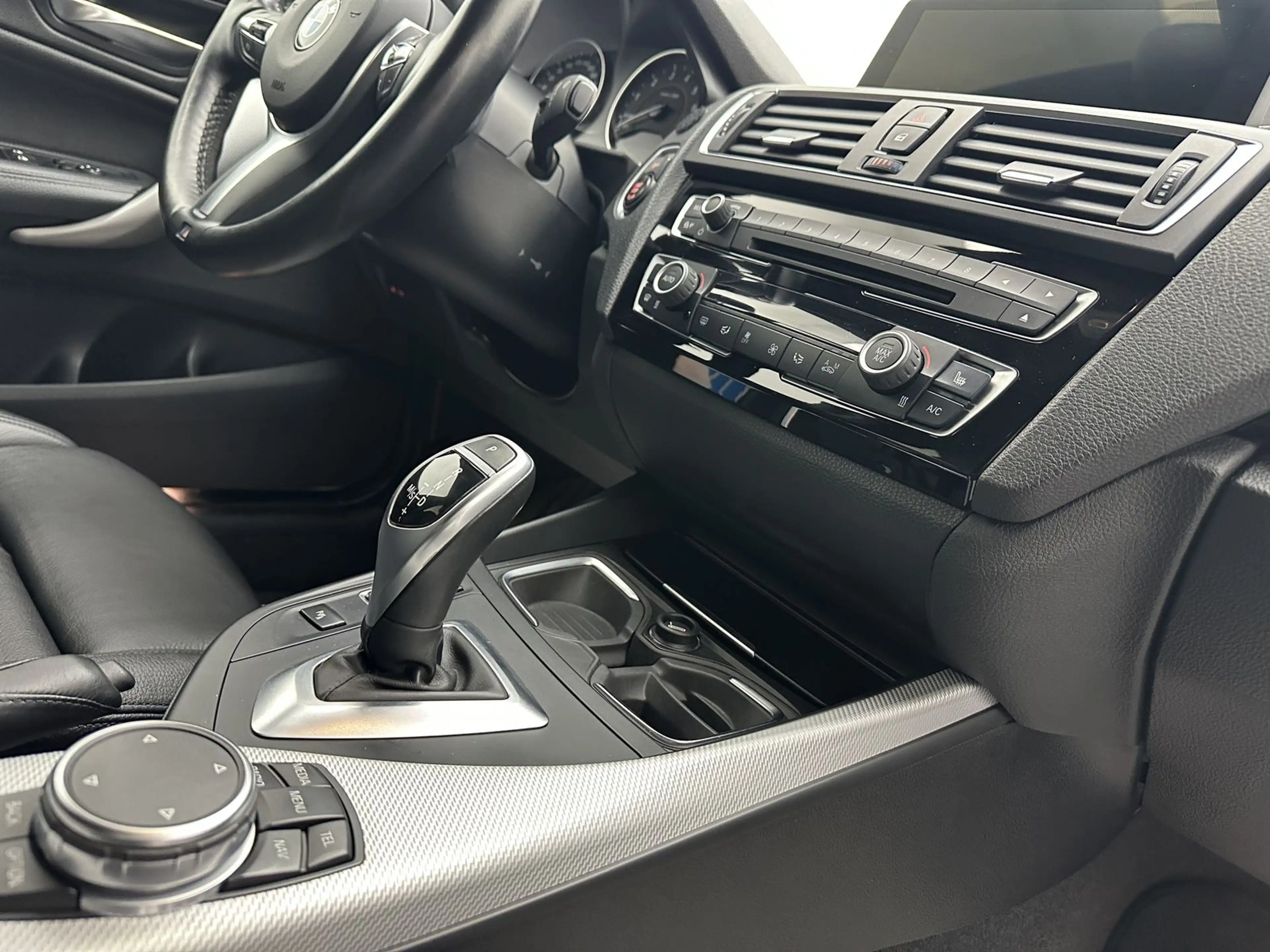 BMW 135 i"1 HAND-NAVI-LEDER-CAM-SITZH-ALU" — photo 9
