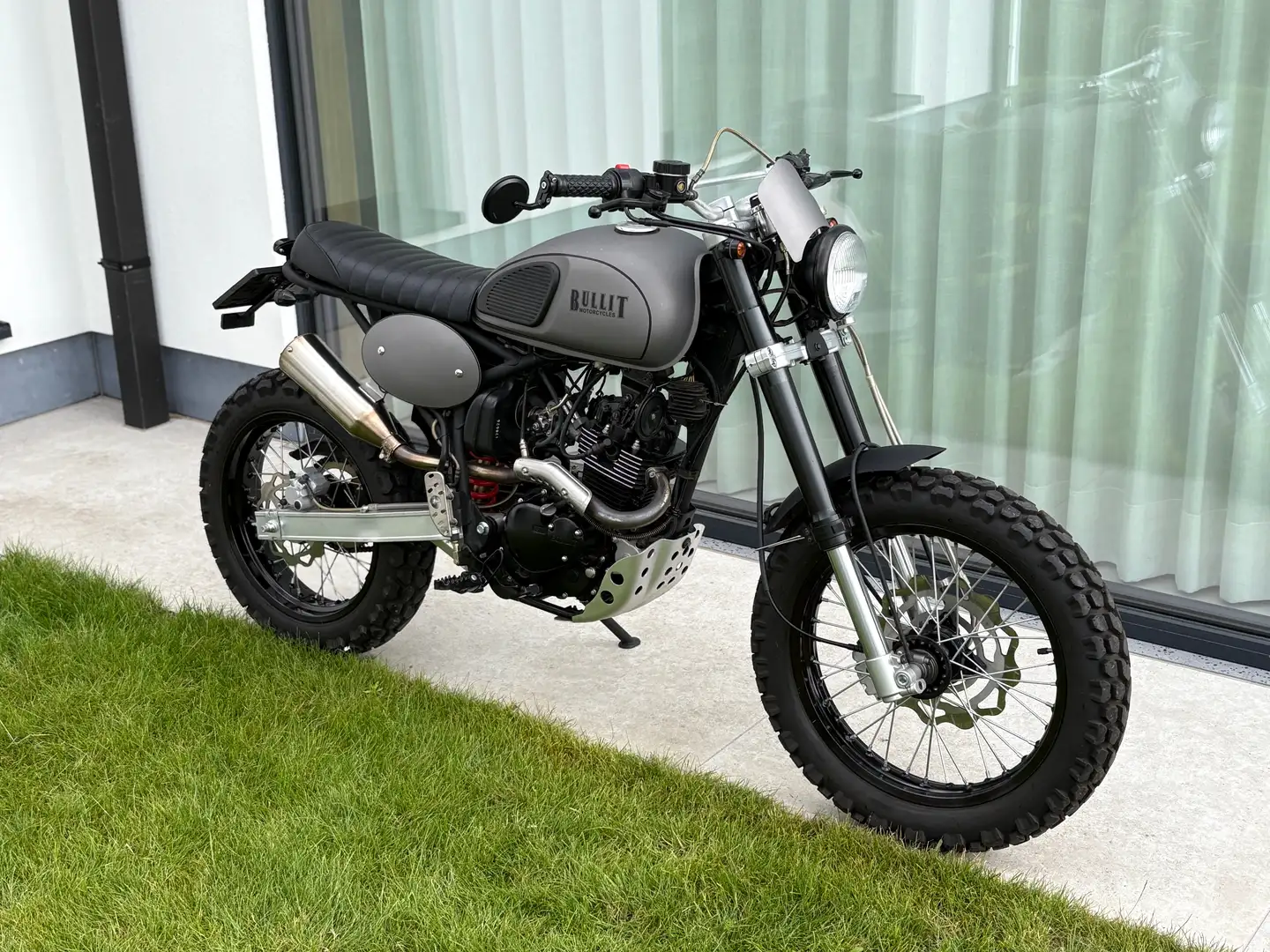 Bullit Hero 125 Argintiu - 1