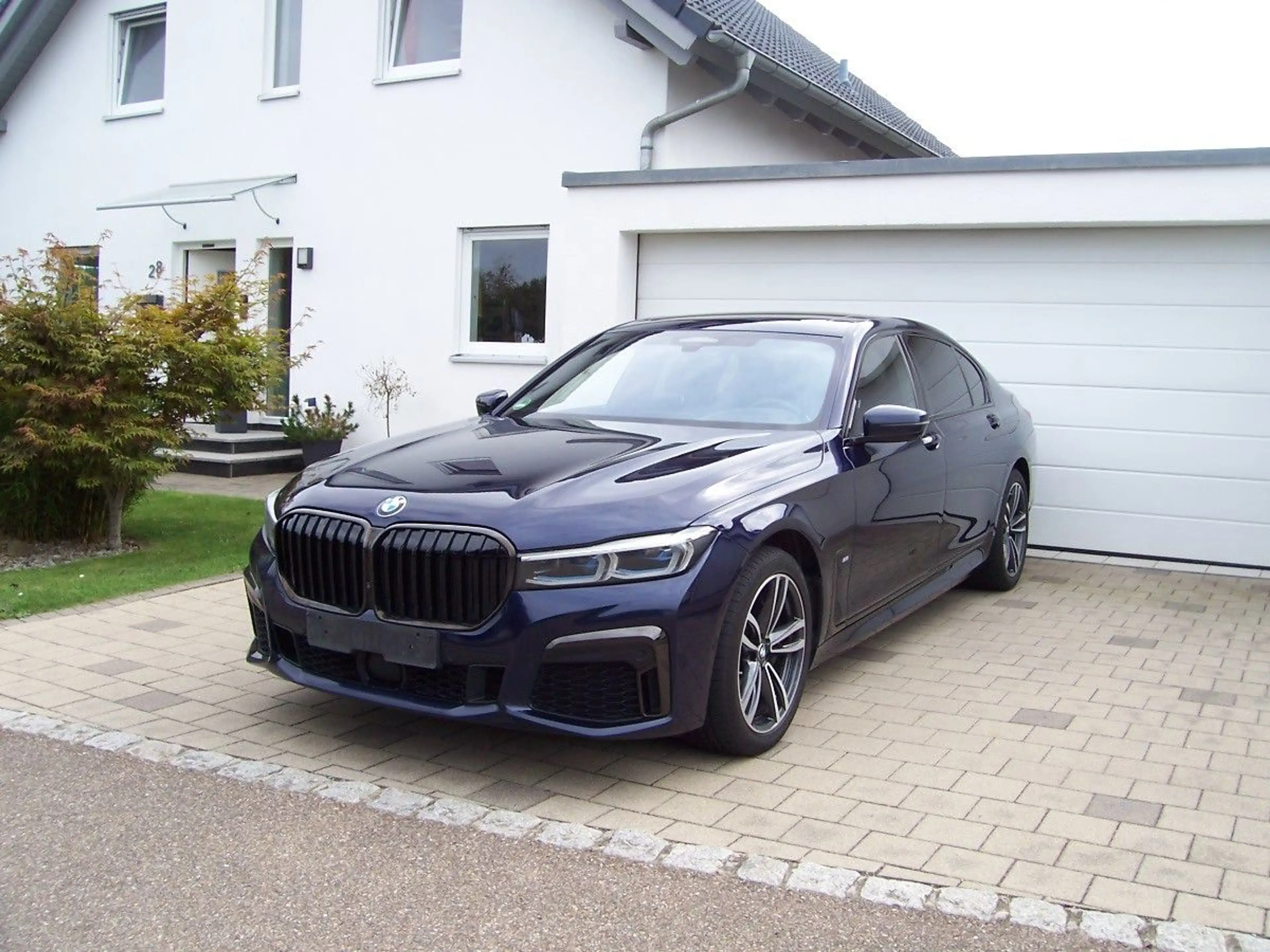 BMW 740 Ld xDrive M Sportpaket Pano H&K touch Laser — photo 2