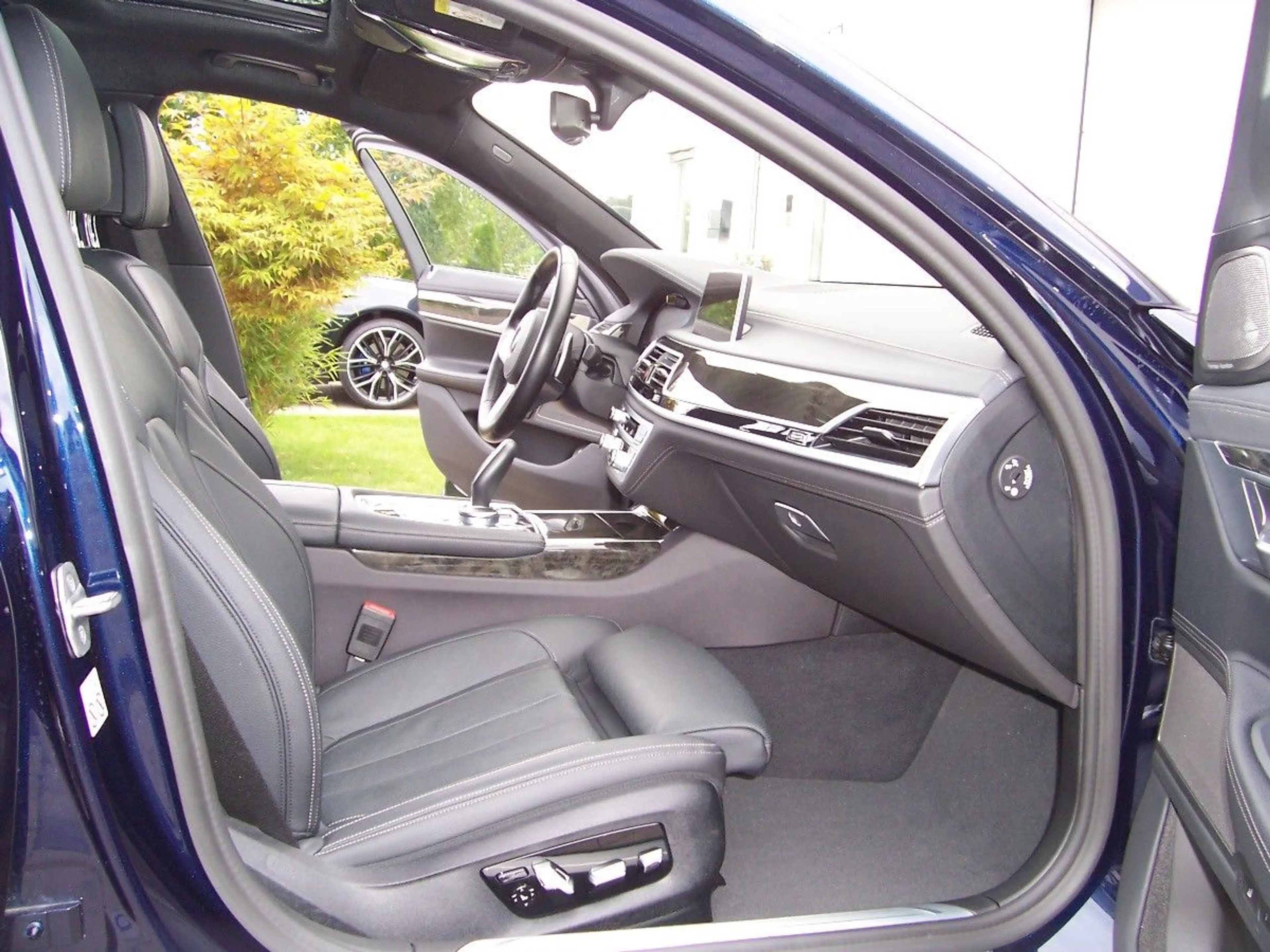 BMW 740 Ld xDrive M Sportpaket Pano H&K touch Laser — photo 9