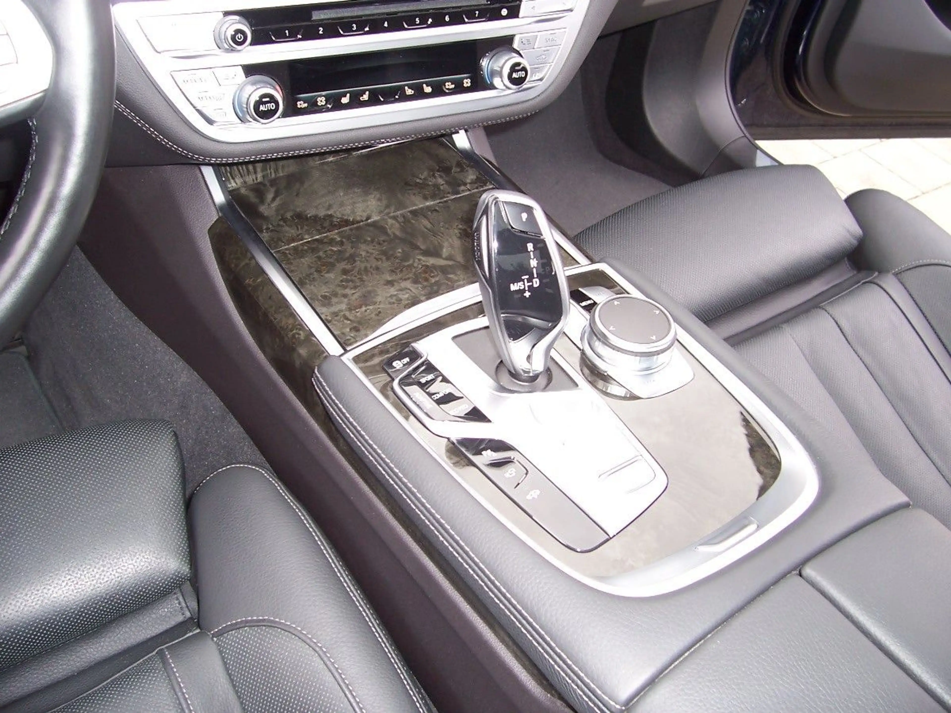 BMW 740 Ld xDrive M Sportpaket Pano H&K touch Laser — photo 13