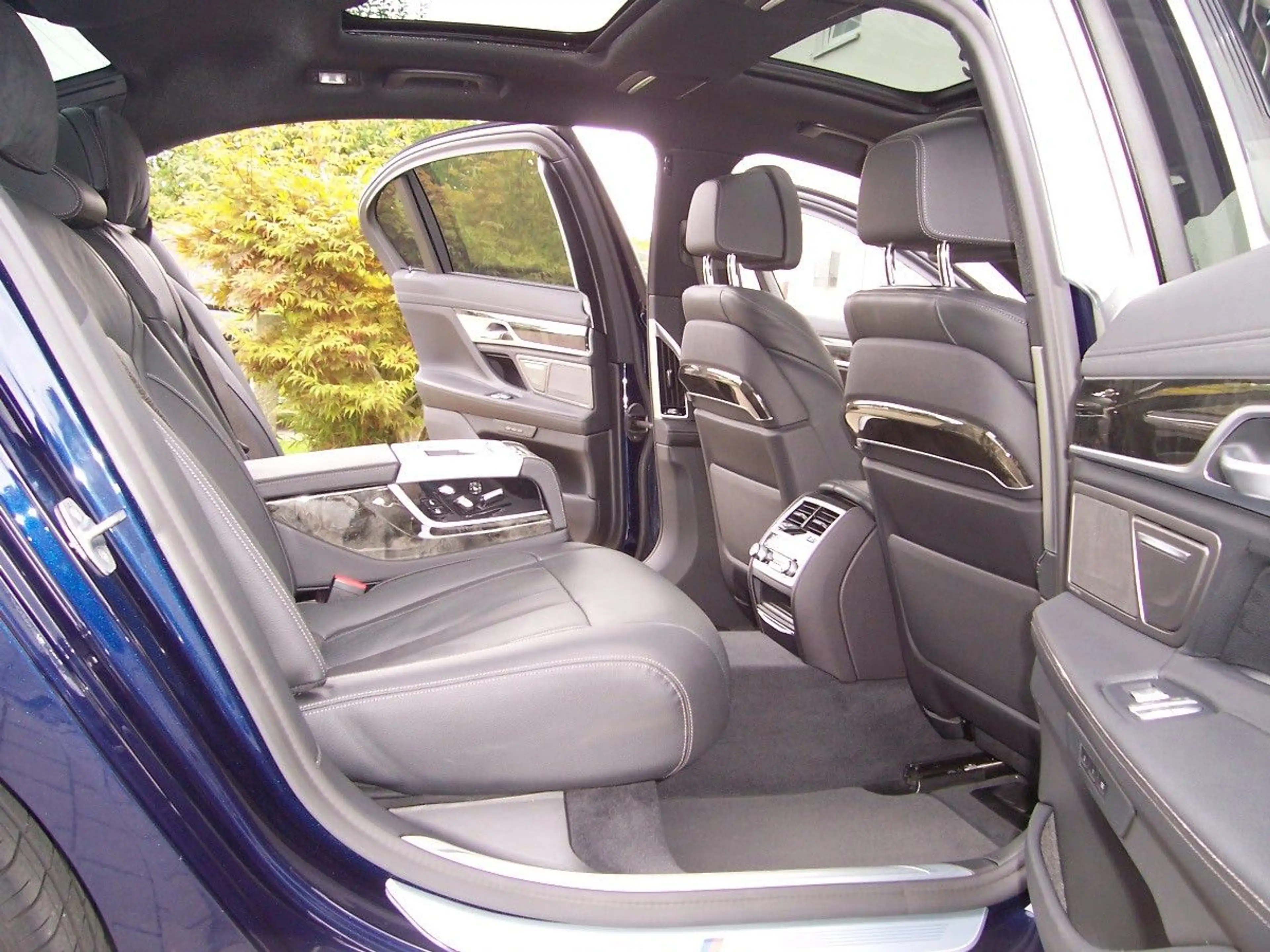 BMW 740 Ld xDrive M Sportpaket Pano H&K touch Laser — photo 10