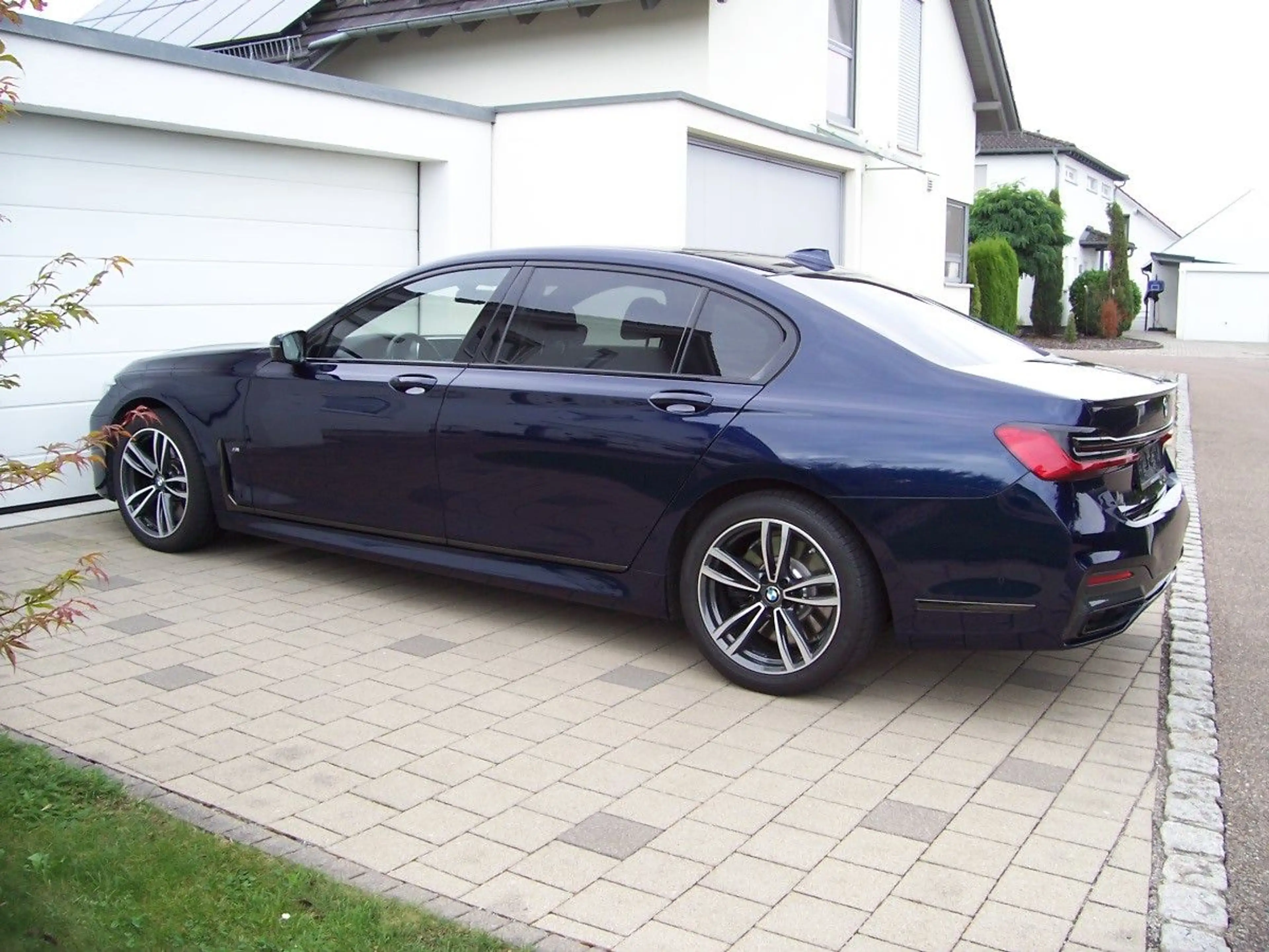 BMW 740 Ld xDrive M Sportpaket Pano H&K touch Laser — photo 3