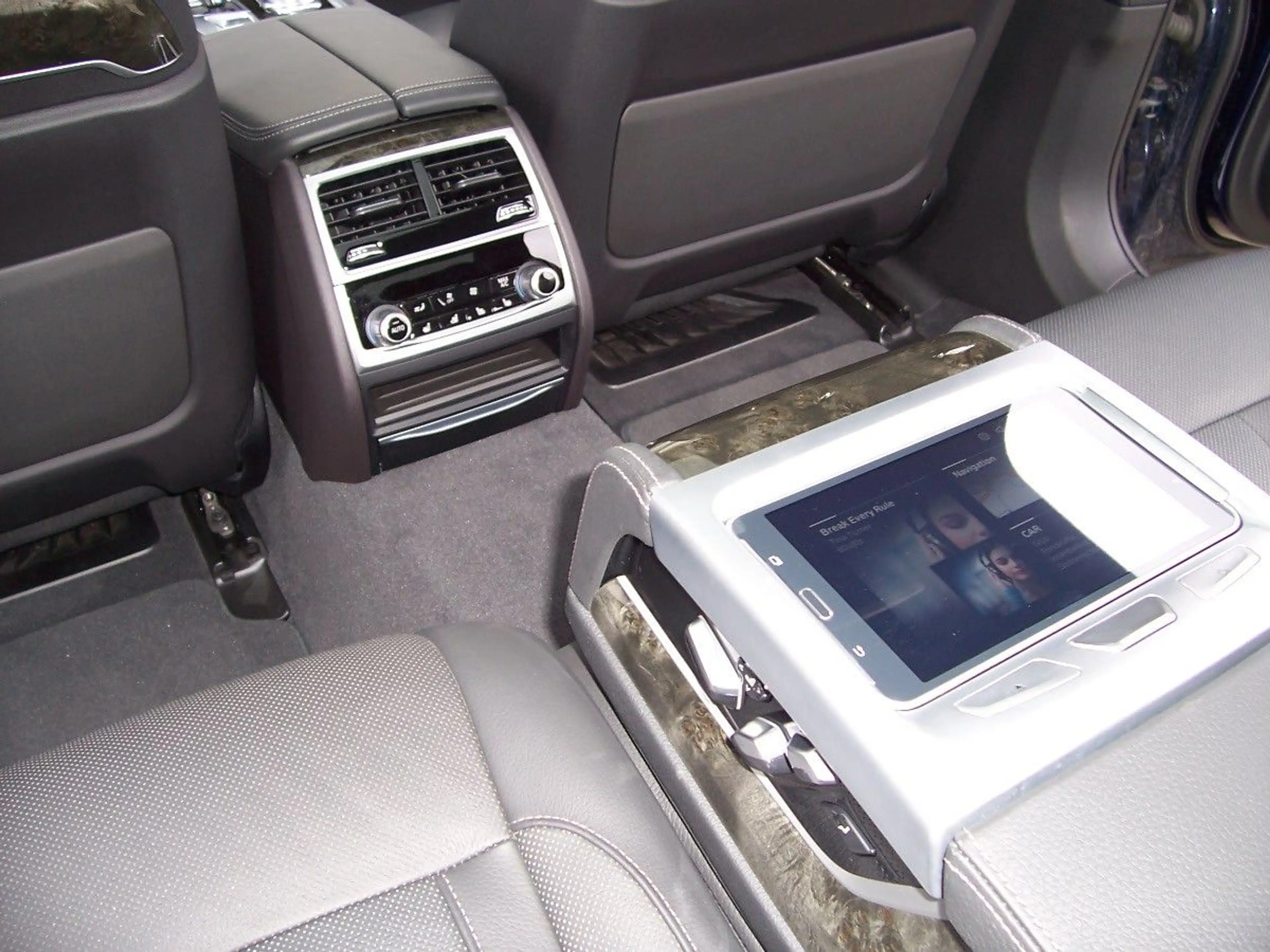 BMW 740 Ld xDrive M Sportpaket Pano H&K touch Laser — photo 14