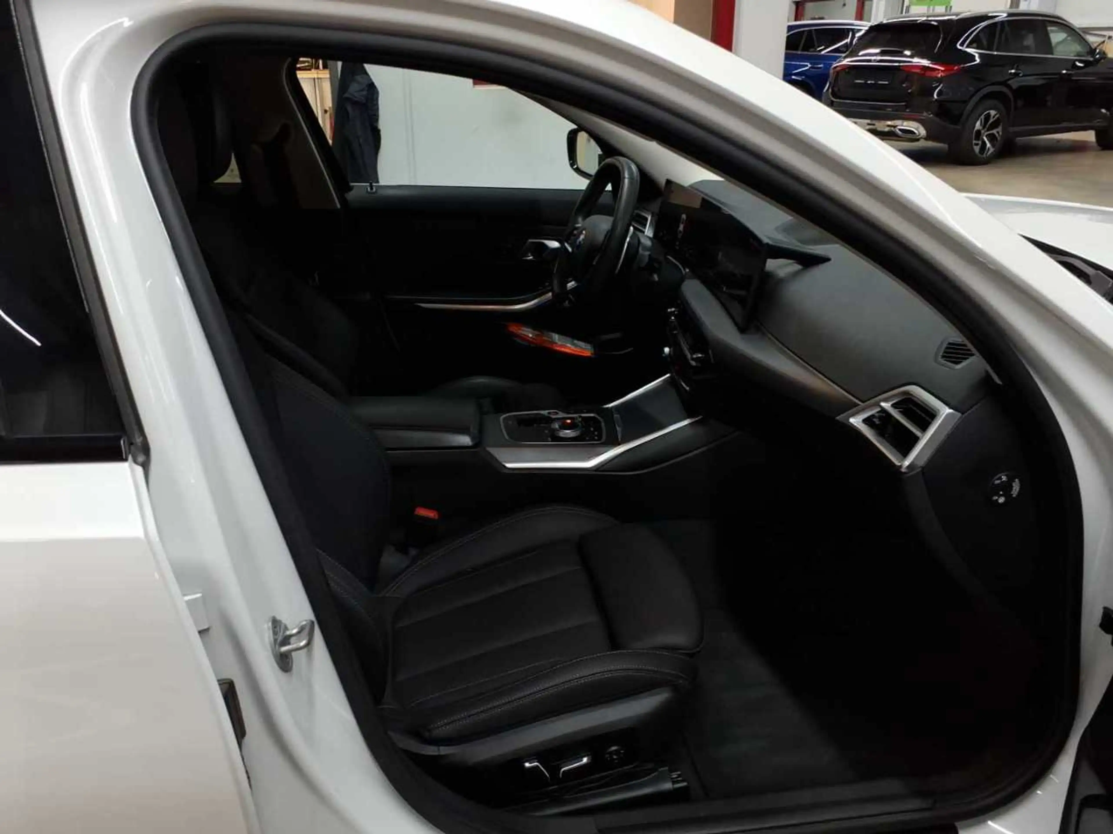 BMW 318 318d Touring Aut. Navi Leder SHZ — photo 8