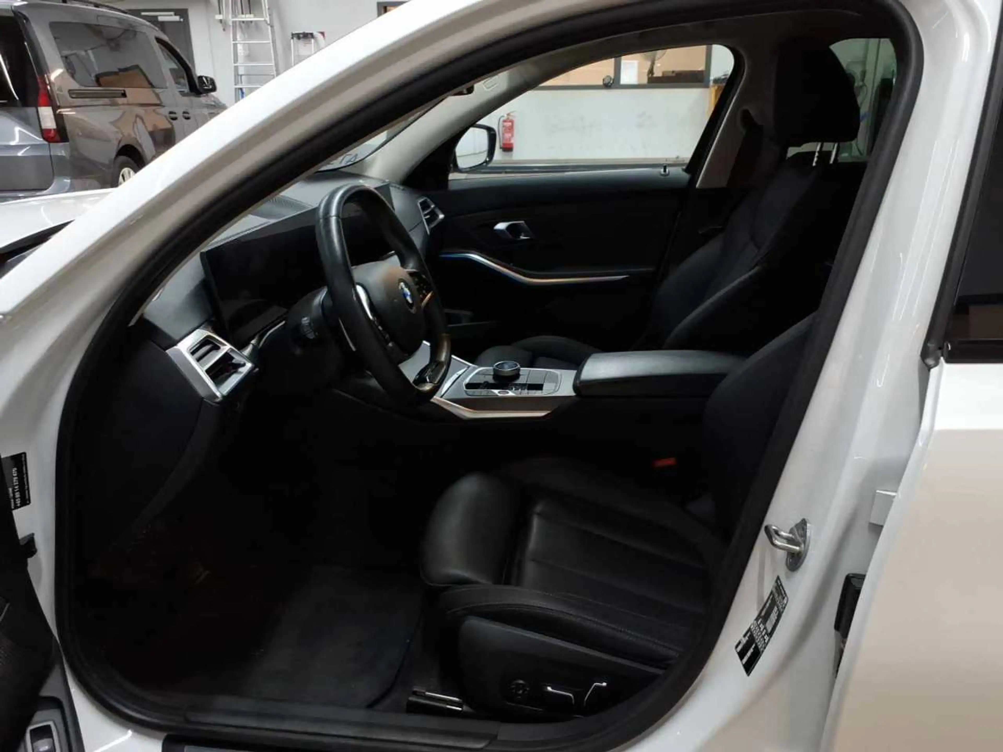 BMW 318 318d Touring Aut. Navi Leder SHZ — photo 7