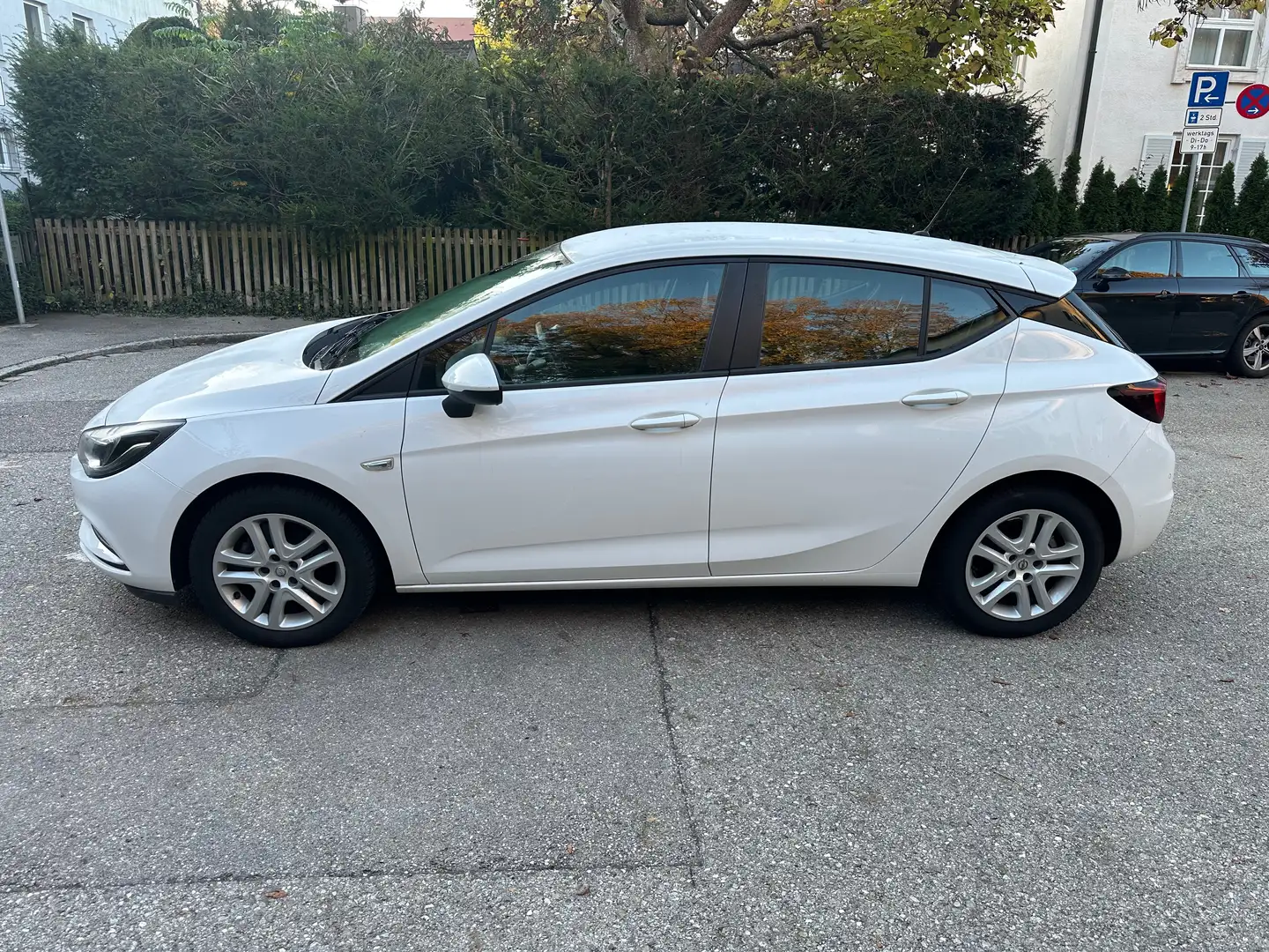 Opel Astra Astra Fließheck 5-Türer, Edition 1.4 ECOTECr Weiß - 2