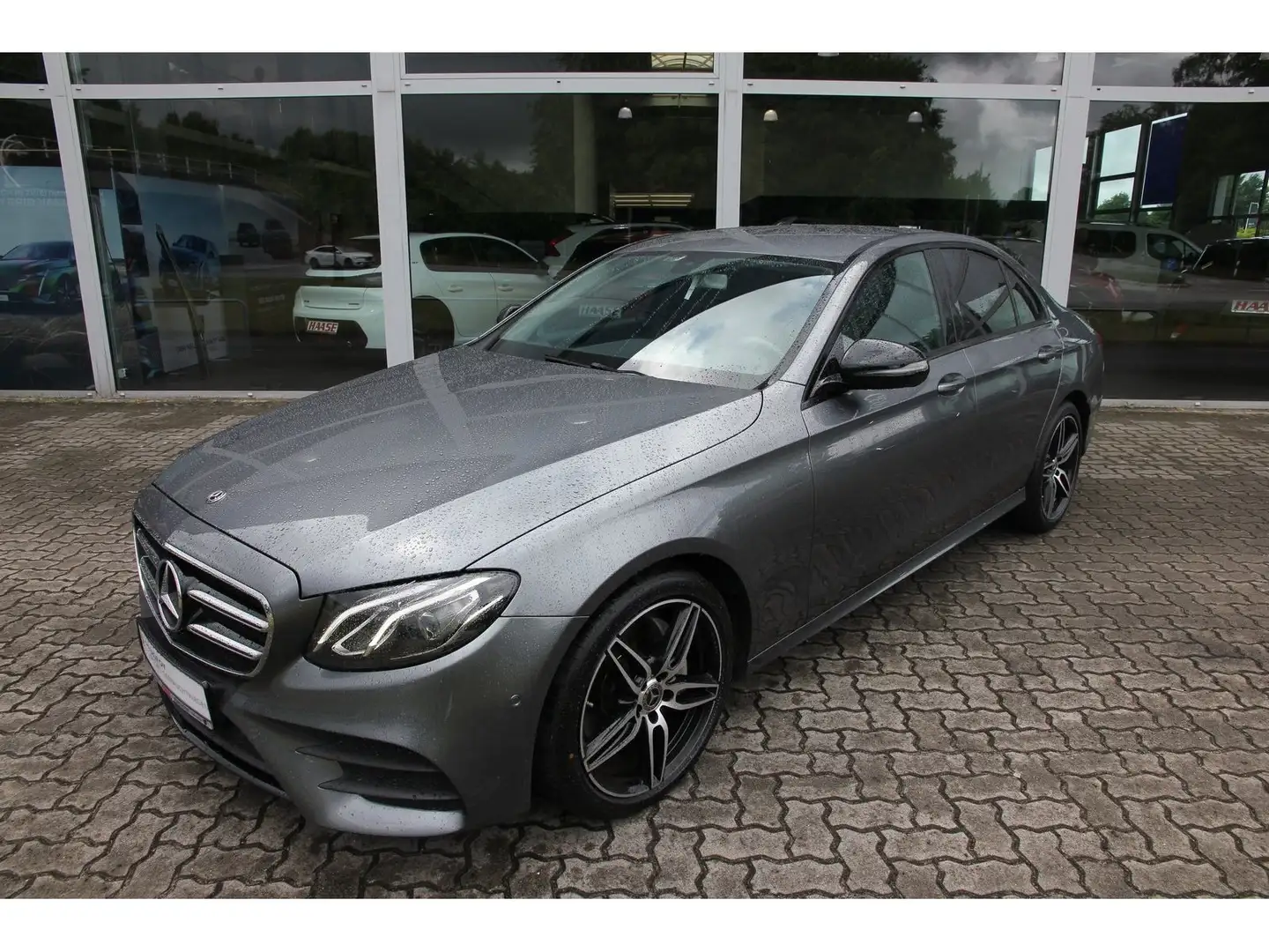 Mercedes-Benz E 220 d Aut. AMG Line Navi LED SHZ RFK Klima DAB Grijs - 1