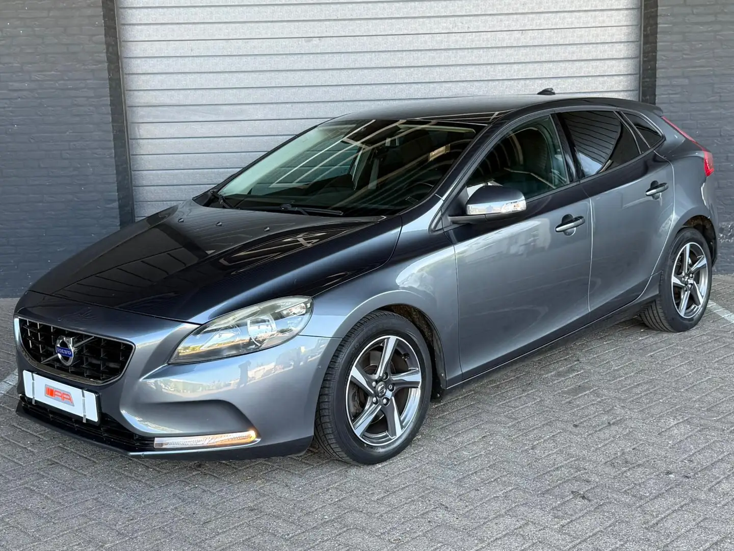Volvo V40 1.6 D2 Summum NAVI-AUT Grigio - 2