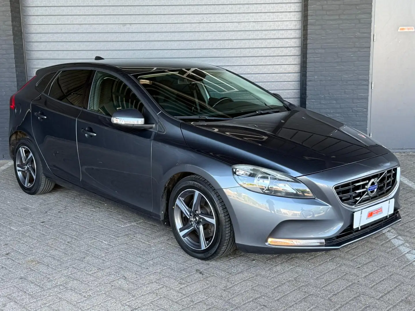 Volvo V40 1.6 D2 Summum NAVI-AUT Grigio - 1