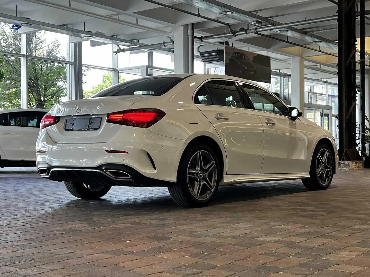 Mercedes-Benz A 250 e Berline AMG Line | Smartphone Integratie | Verwa Bianco - 2