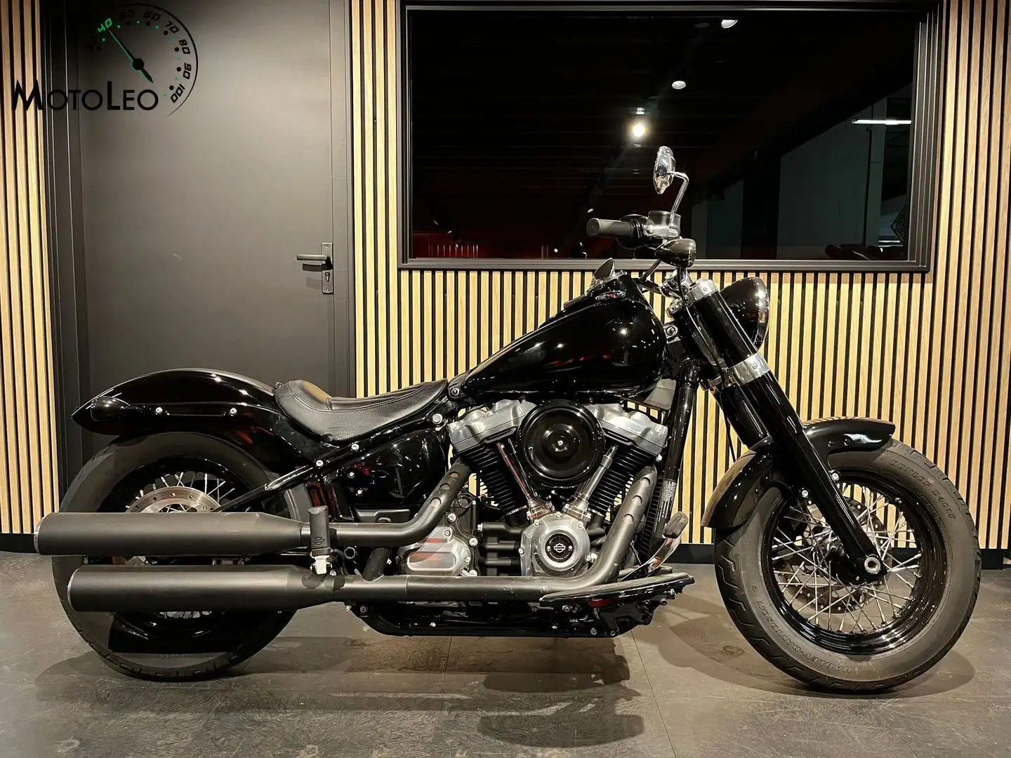 Harley-Davidson Softail Slim 107 crna - 1