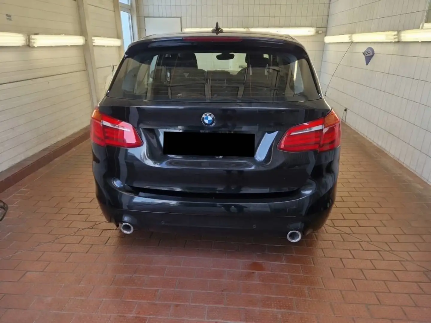BMW 218 218d xDrive Active Tourer Aut. Schwarz - 2