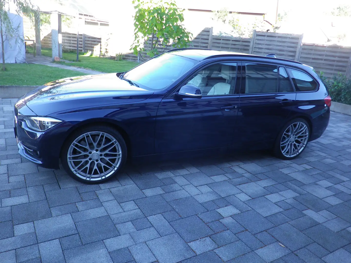 BMW 335 3er Touring Diesel 335d Touring xDrive Aut. Blau - 1