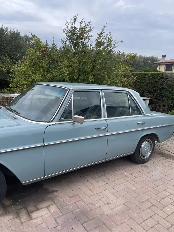 Mercedes-Benz W 114/115 Strich-Acht 220d, foto 2