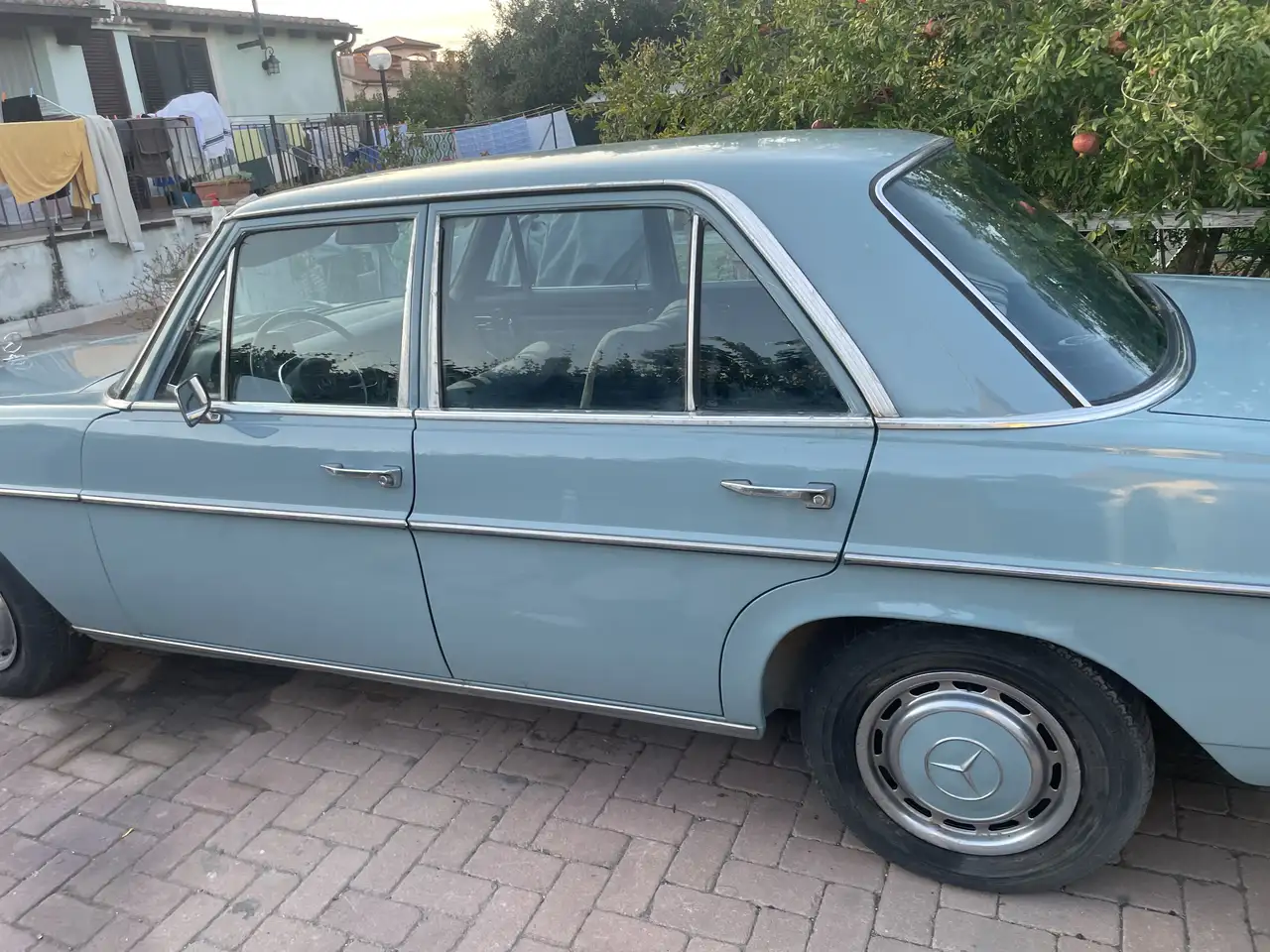 Mercedes-Benz W 114/115 Strich-Acht 220d, foto 3