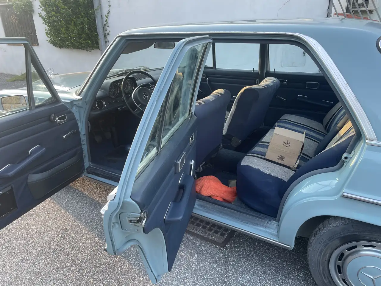 Mercedes-Benz W 114/115 Strich-Acht 220d, foto 8