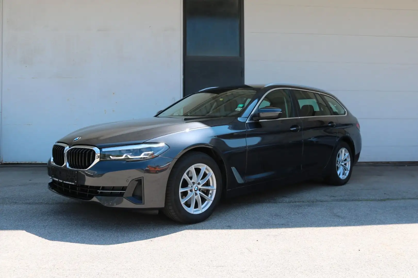 BMW 520 d Touring Automatik*Anhängerkupplung* Grijs - 1