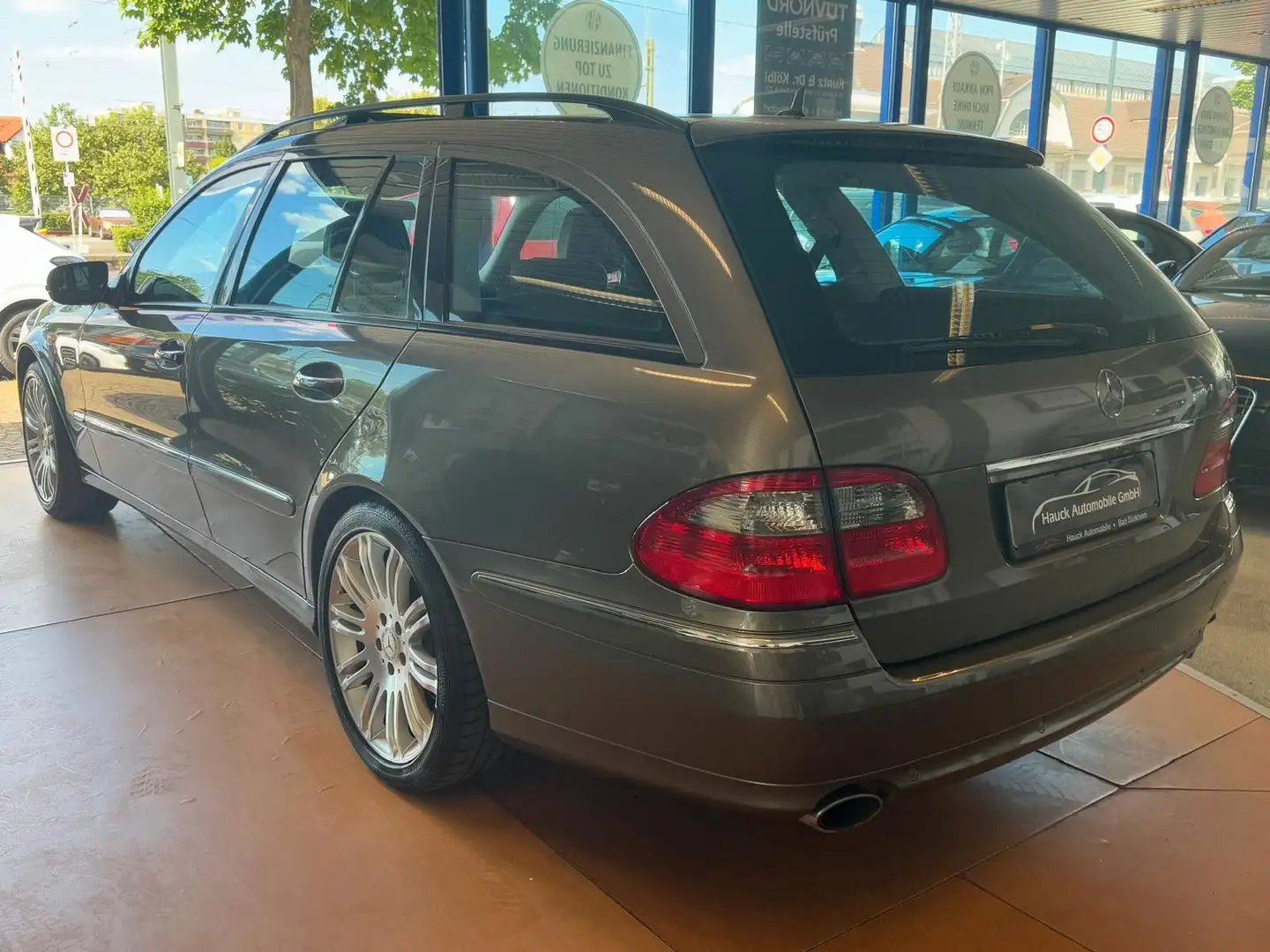 Mercedes-Benz E 350 T/SHZ/MEMORY/STANDHEIZ/F1/SHZ/BELÜFT/TEMPO Šedá - 2