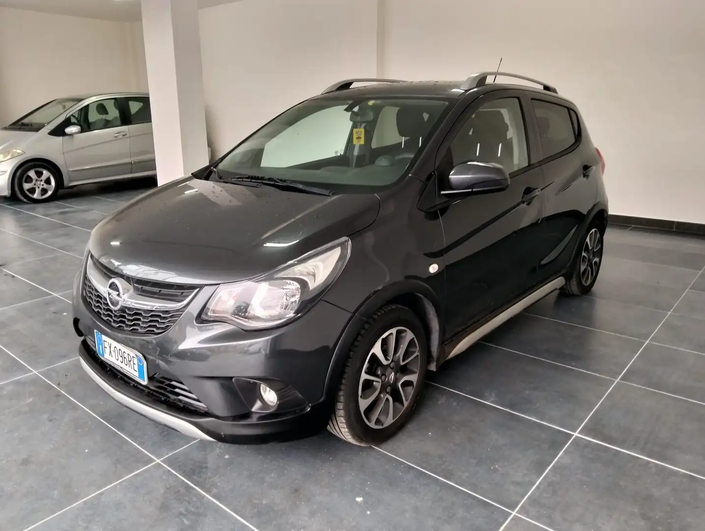 Opel Karl Karl 1.0 Rocks 73cv my19 Grigio - 1