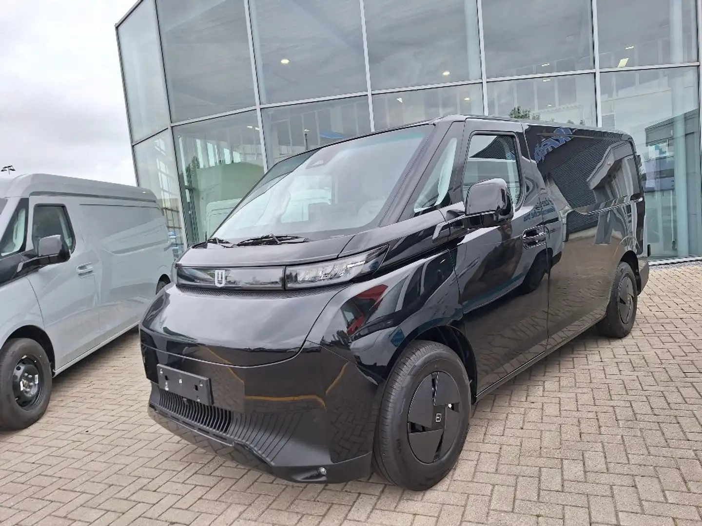 Farizon SV L1H1 83 kWh | TREKHAAK | 270° DEUREN | BANKJE Schwarz - 1