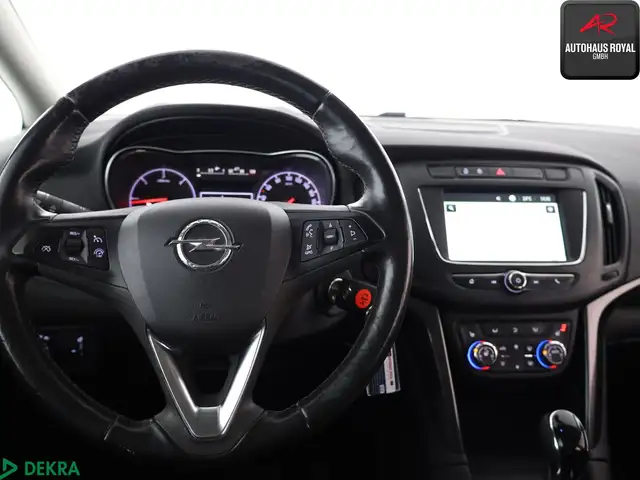 Opel Zafira Tourer view 10