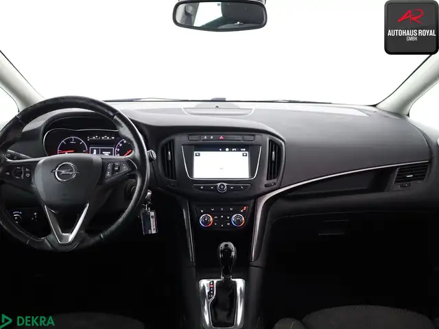 Opel Zafira Tourer view 9